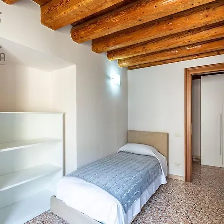 Apartamento Vittoria Apartments: Palladio 2 *